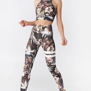 Stronger Label Freedom Crop Top & leggings set